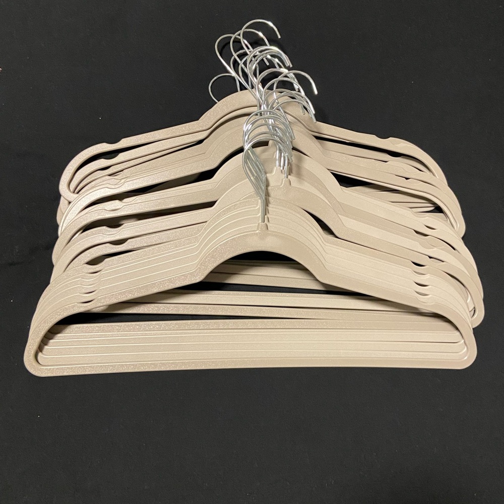 Premium Tan Hangers 25pk
